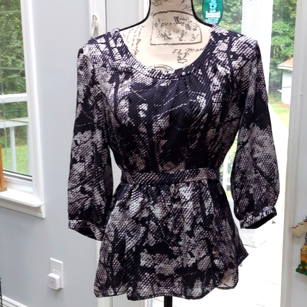 Alist size 10 top, midnight blue with cream